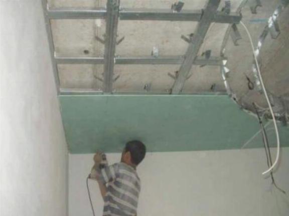 Монтаж подвесного потолка из гипсокартонных плит